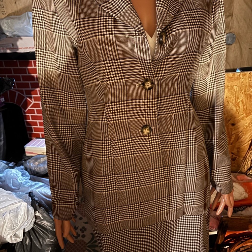 Ladies Moda Intl Brown Checked Blazer and Skirt Set Size 8